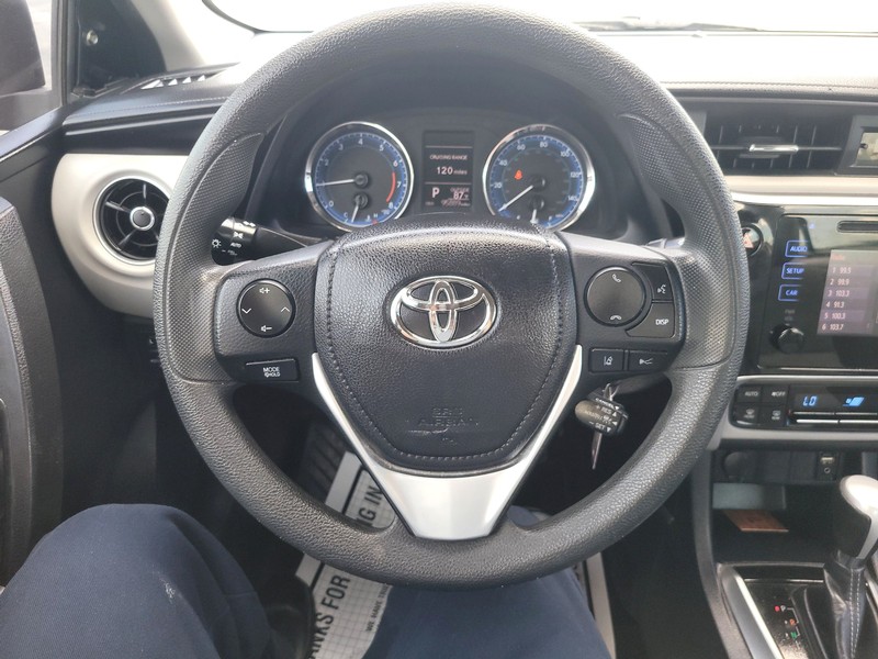 Toyota Corolla Vehicle Full-screen Gallery Image 14