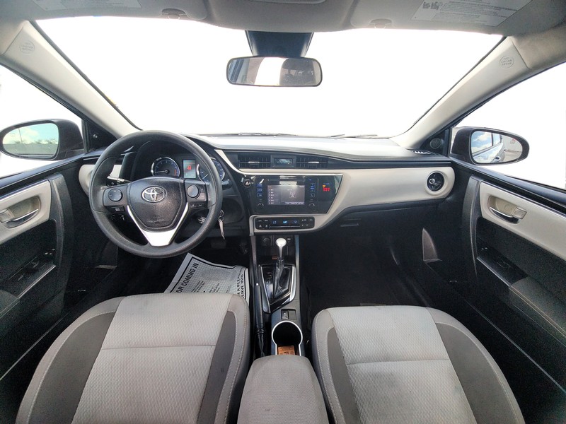 Toyota Corolla Vehicle Full-screen Gallery Image 15