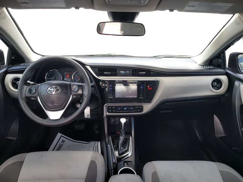 Toyota Corolla Vehicle Full-screen Gallery Image 16
