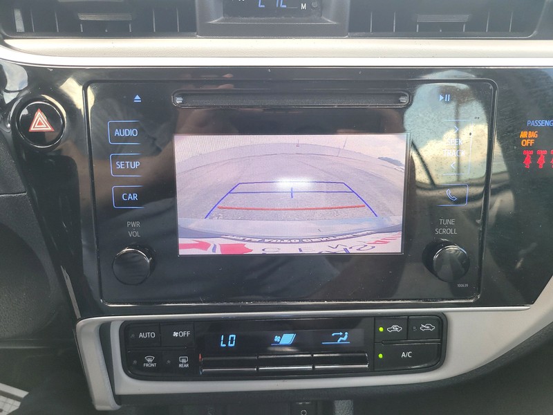 Toyota Corolla Vehicle Full-screen Gallery Image 17