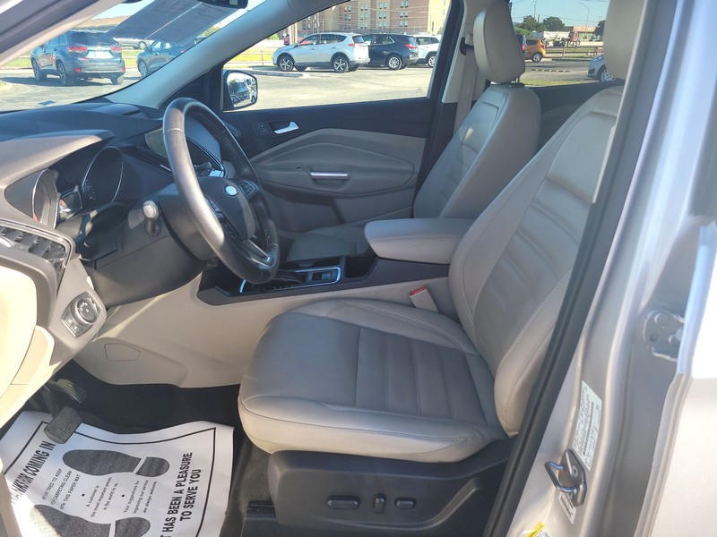 Ford Escape Vehicle Full-screen Gallery Image 9