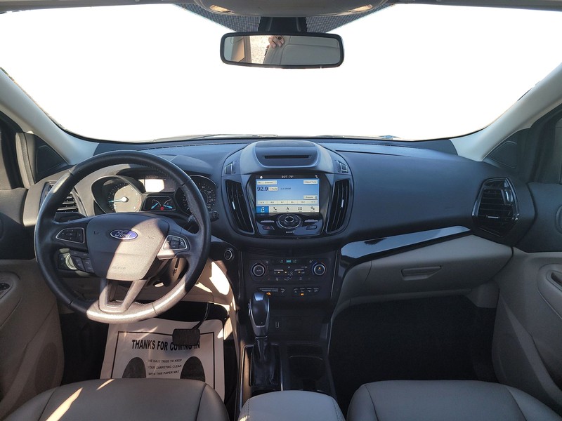 Ford Escape Vehicle Full-screen Gallery Image 16