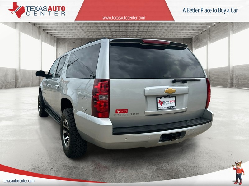 Chevrolet Suburban Vehicle Full-screen Gallery Image 8