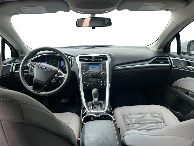 Ford Fusion Vehicle Full-screen Gallery Image 13