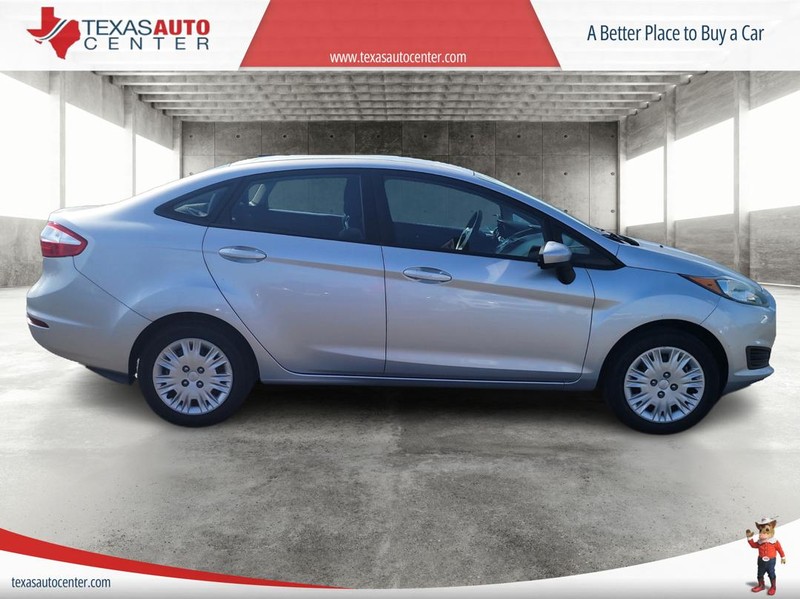 Ford Fiesta Sedan Vehicle Full-screen Gallery Image 4