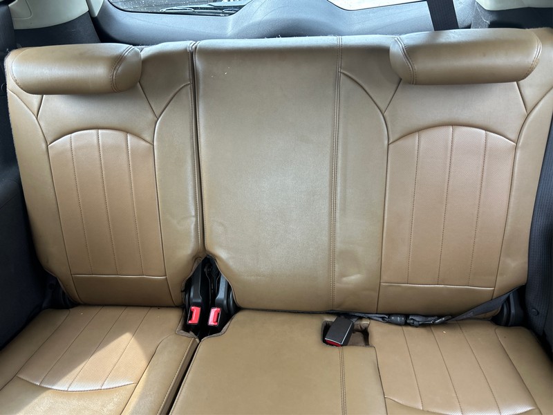 Buick Enclave Vehicle Full-screen Gallery Image 18