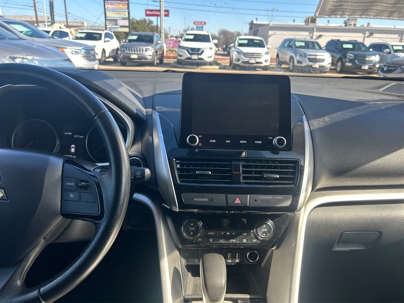 Mitsubishi Eclipse Cross Vehicle Full-screen Gallery Image 11