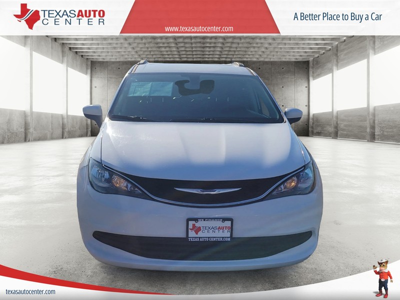 Chrysler Voyager Vehicle Full-screen Gallery Image 3