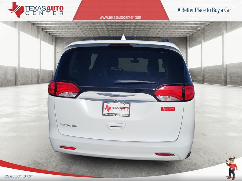 Chrysler Voyager Vehicle Full-screen Gallery Image 6