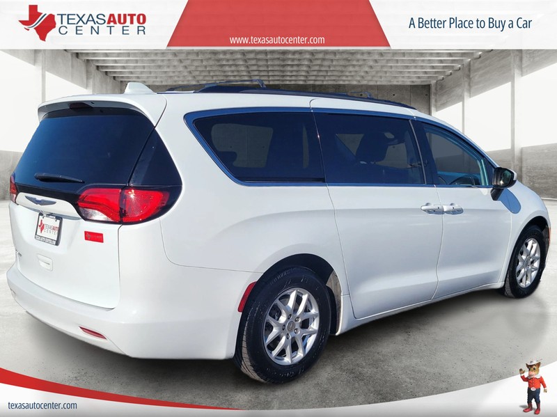 Chrysler Voyager Vehicle Full-screen Gallery Image 7