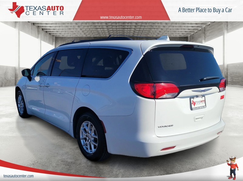 Chrysler Voyager Vehicle Full-screen Gallery Image 8