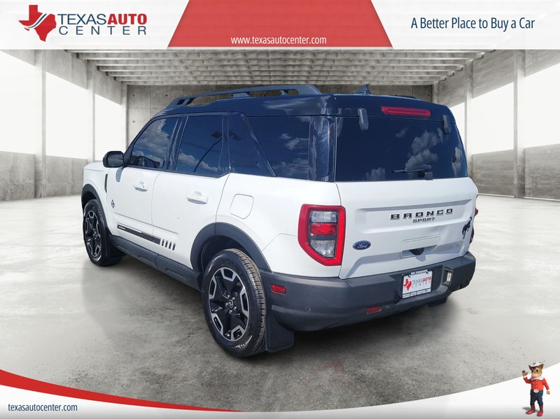 Ford Bronco Sport Vehicle Full-screen Gallery Image 8