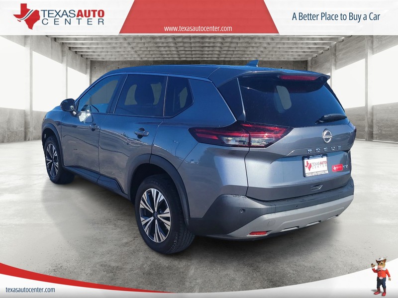 Nissan Rogue Vehicle Full-screen Gallery Image 2