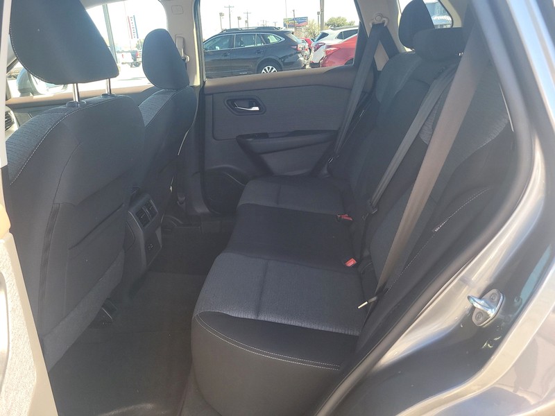 Nissan Rogue Vehicle Full-screen Gallery Image 10