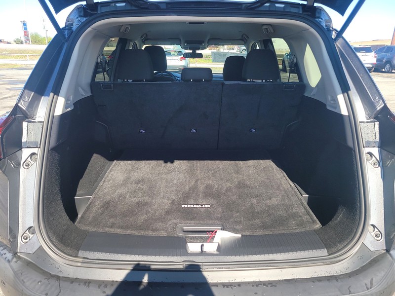 Nissan Rogue Vehicle Full-screen Gallery Image 11