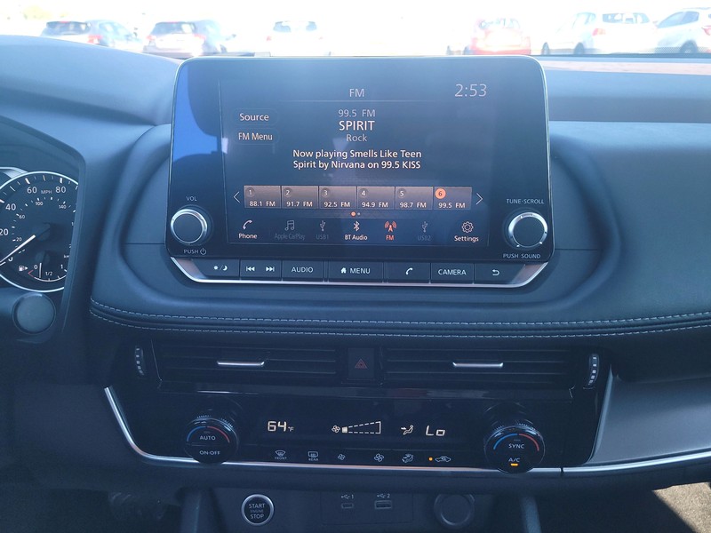 Nissan Rogue Vehicle Full-screen Gallery Image 12