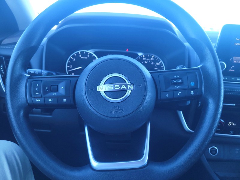 Nissan Rogue Vehicle Full-screen Gallery Image 14