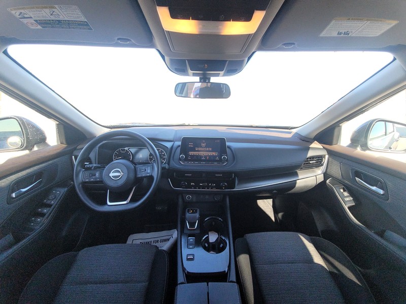 Nissan Rogue Vehicle Full-screen Gallery Image 15