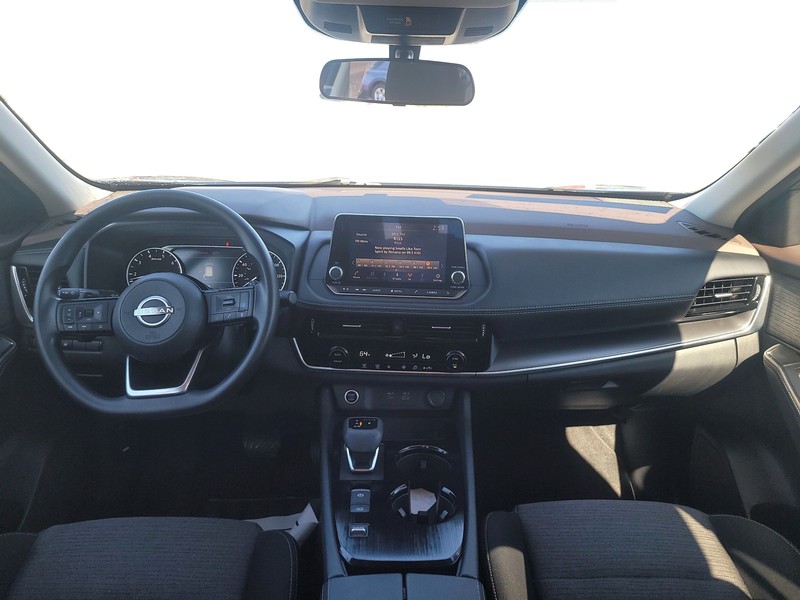 Nissan Rogue Vehicle Full-screen Gallery Image 16
