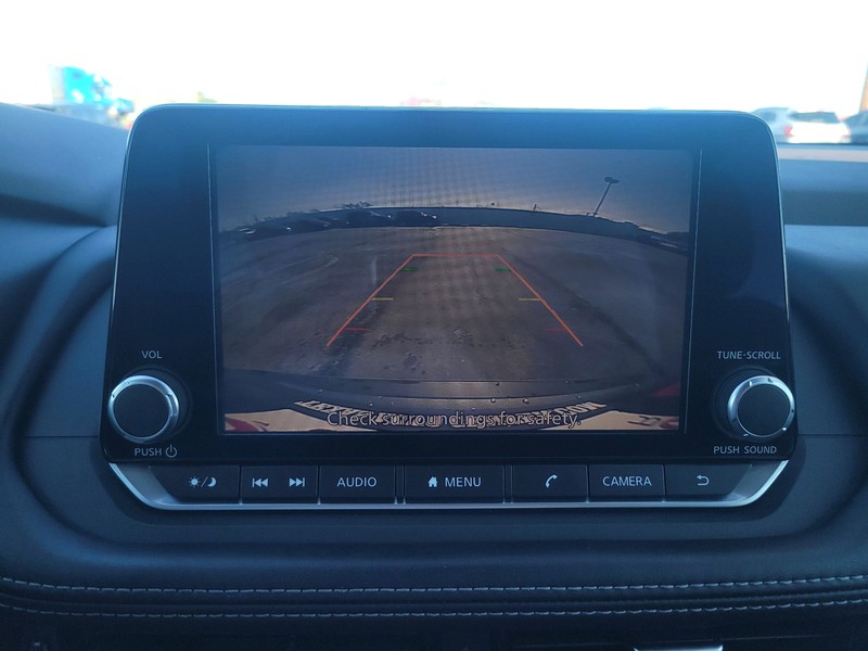 Nissan Rogue Vehicle Full-screen Gallery Image 17