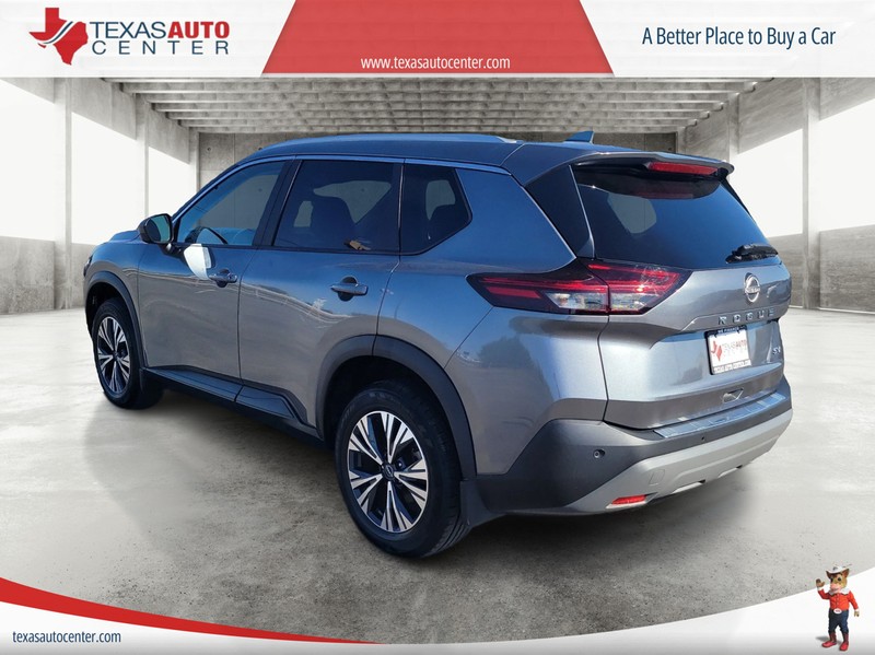 Nissan Rogue Vehicle Full-screen Gallery Image 8