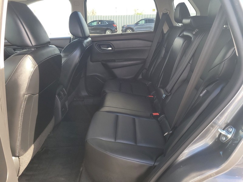 Nissan Rogue Vehicle Full-screen Gallery Image 10