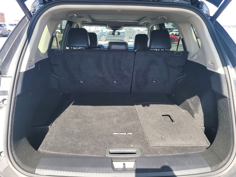 Nissan Rogue Vehicle Full-screen Gallery Image 11