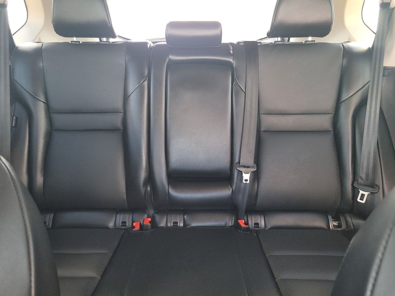 Nissan Rogue Vehicle Full-screen Gallery Image 13