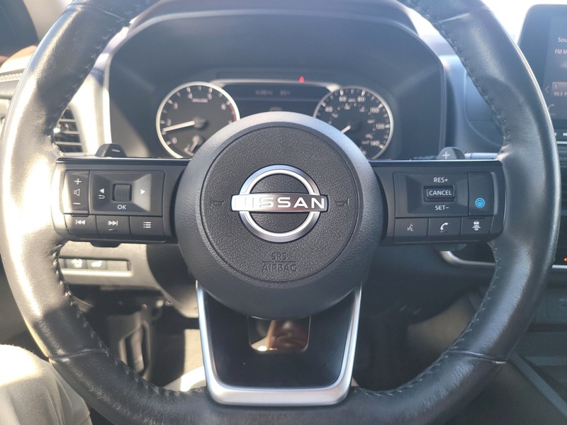 Nissan Rogue Vehicle Full-screen Gallery Image 14