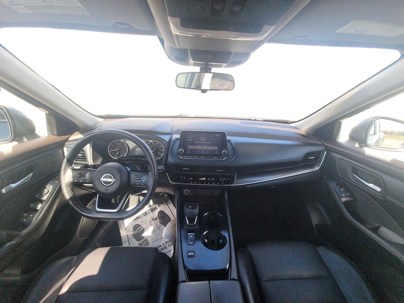 Nissan Rogue Vehicle Full-screen Gallery Image 15