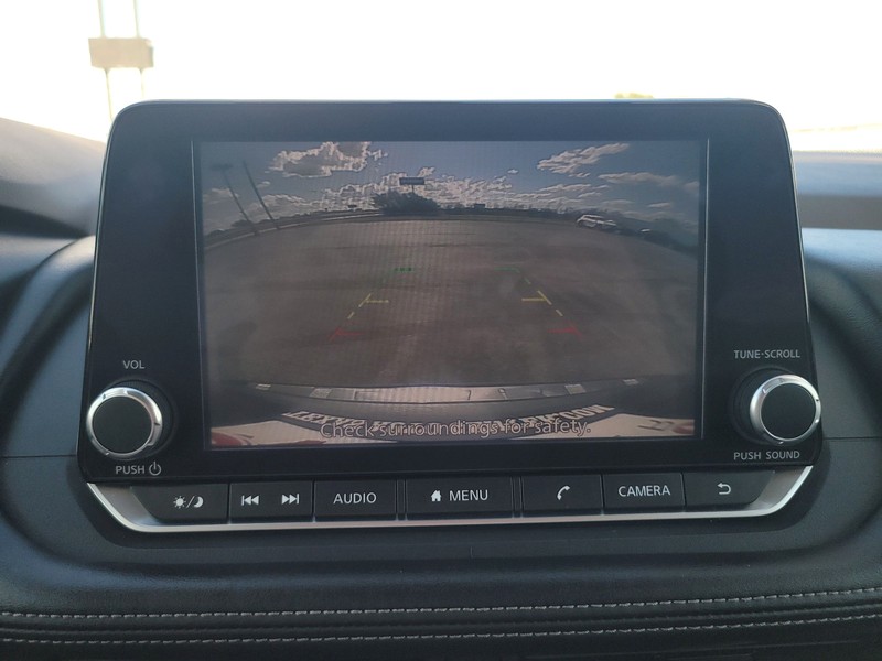 Nissan Rogue Vehicle Full-screen Gallery Image 17