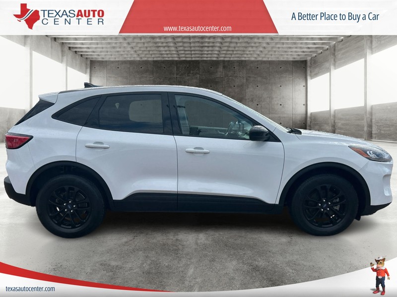 Ford Escape Vehicle Full-screen Gallery Image 4