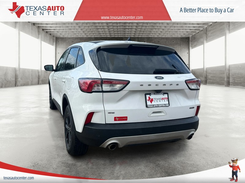 Ford Escape Vehicle Full-screen Gallery Image 8