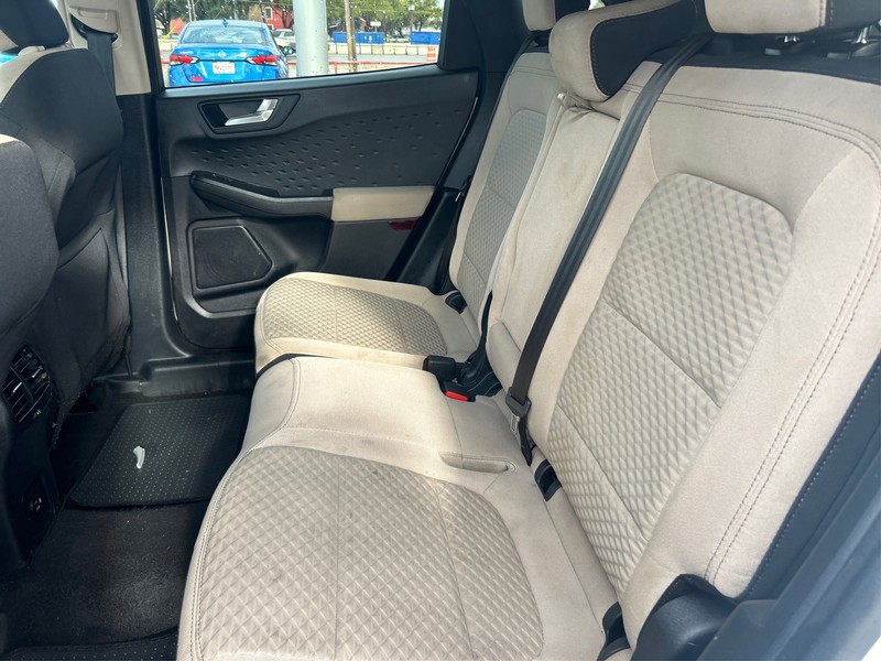 Ford Escape Vehicle Full-screen Gallery Image 10