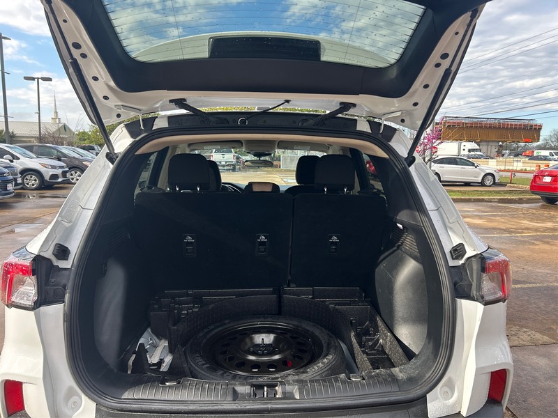 Ford Escape Vehicle Full-screen Gallery Image 11