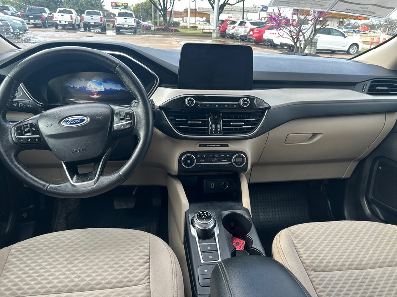 Ford Escape Vehicle Full-screen Gallery Image 12