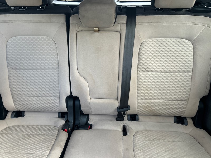 Ford Escape Vehicle Full-screen Gallery Image 13