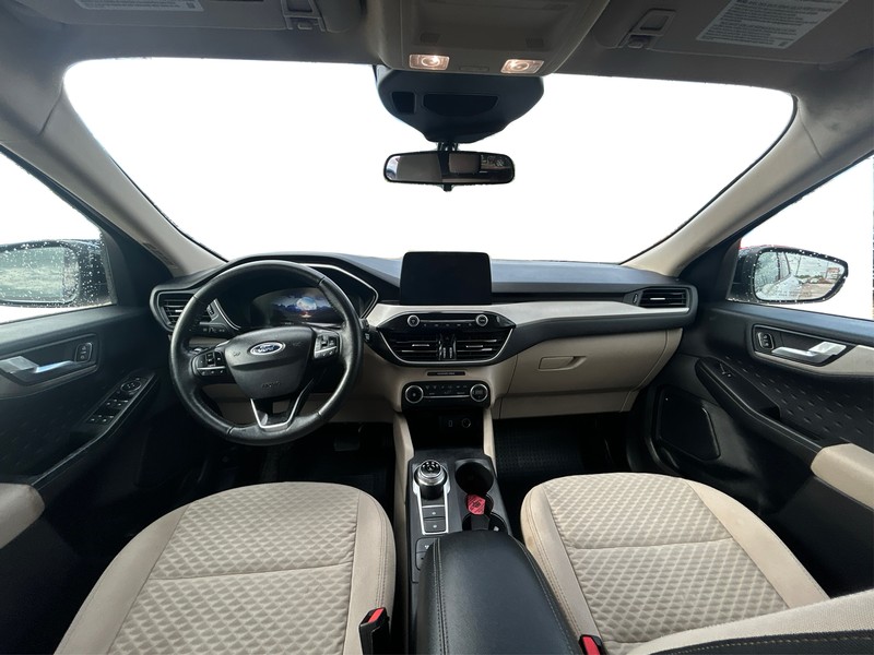 Ford Escape Vehicle Full-screen Gallery Image 16