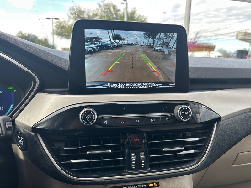 Ford Escape Vehicle Full-screen Gallery Image 17