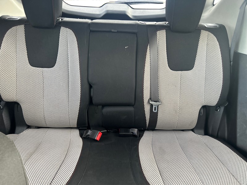 Chevrolet Equinox Vehicle Full-screen Gallery Image 13