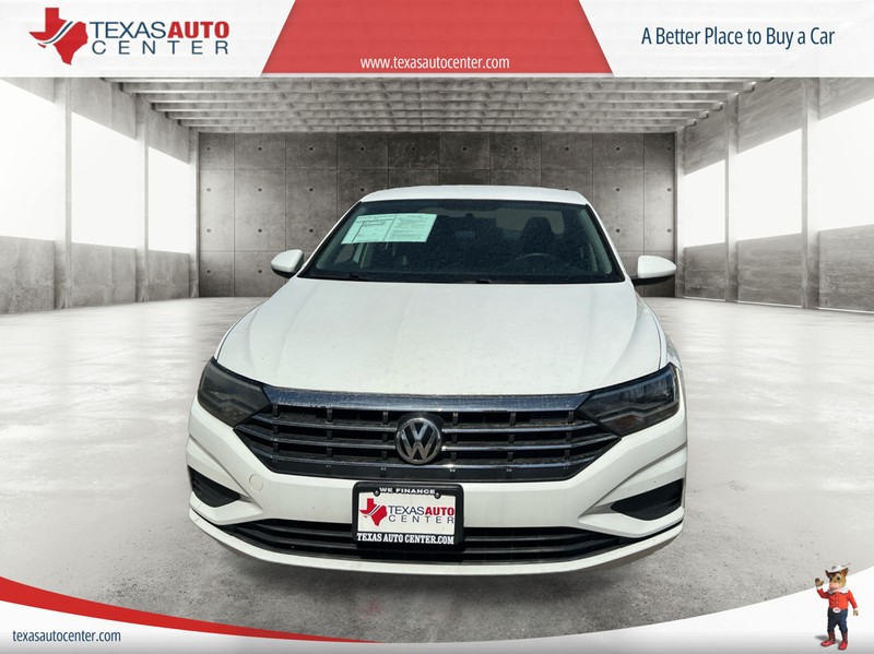 Volkswagen Jetta Vehicle Full-screen Gallery Image 3