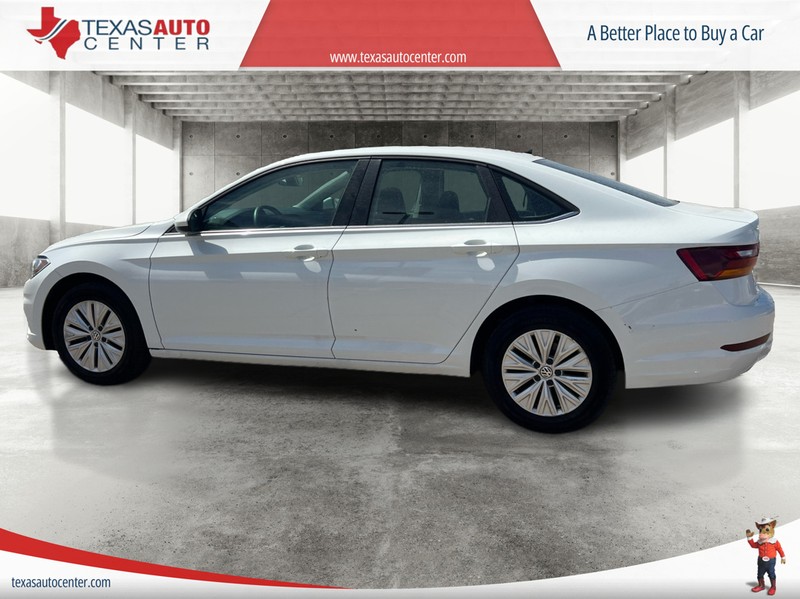 Volkswagen Jetta Vehicle Full-screen Gallery Image 4