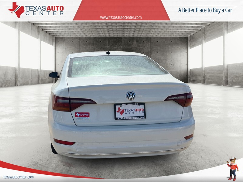 Volkswagen Jetta Vehicle Full-screen Gallery Image 5