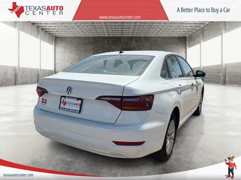 Volkswagen Jetta Vehicle Full-screen Gallery Image 6