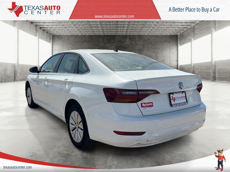 Volkswagen Jetta Vehicle Full-screen Gallery Image 7