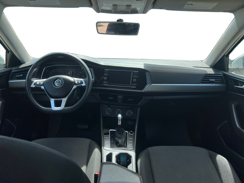 Volkswagen Jetta Vehicle Full-screen Gallery Image 15