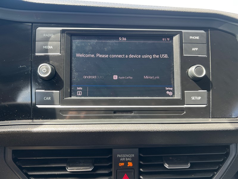 Volkswagen Jetta Vehicle Full-screen Gallery Image 16