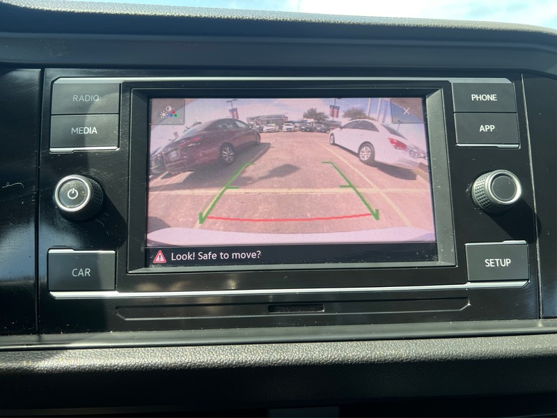 Volkswagen Jetta Vehicle Full-screen Gallery Image 17