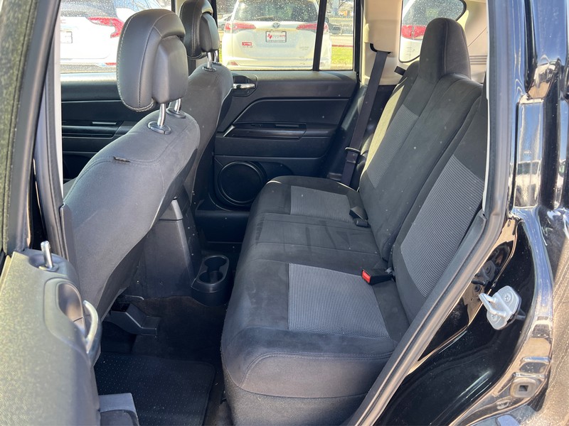 Jeep Compass Vehicle Full-screen Gallery Image 9