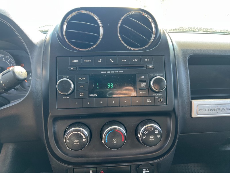 Jeep Compass Vehicle Full-screen Gallery Image 11